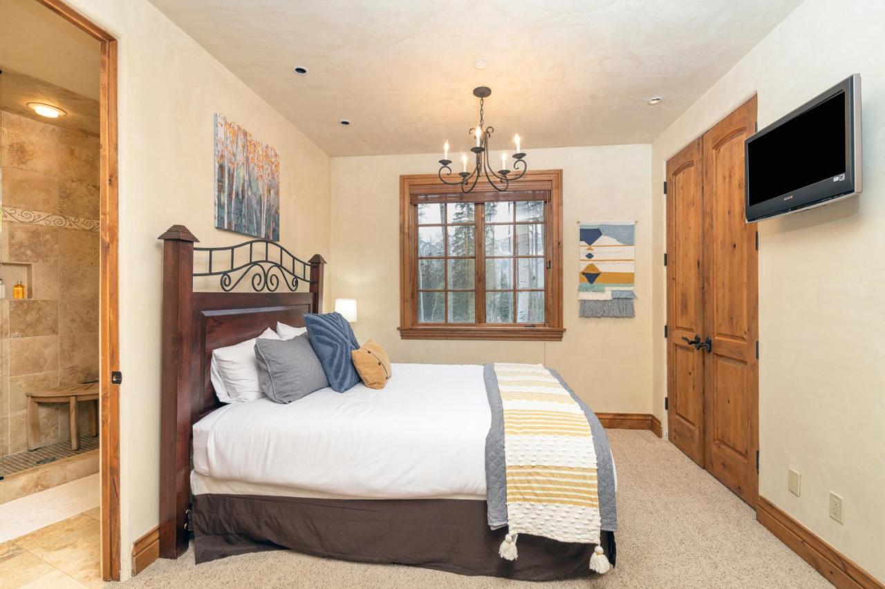 Twin Elk Chalet